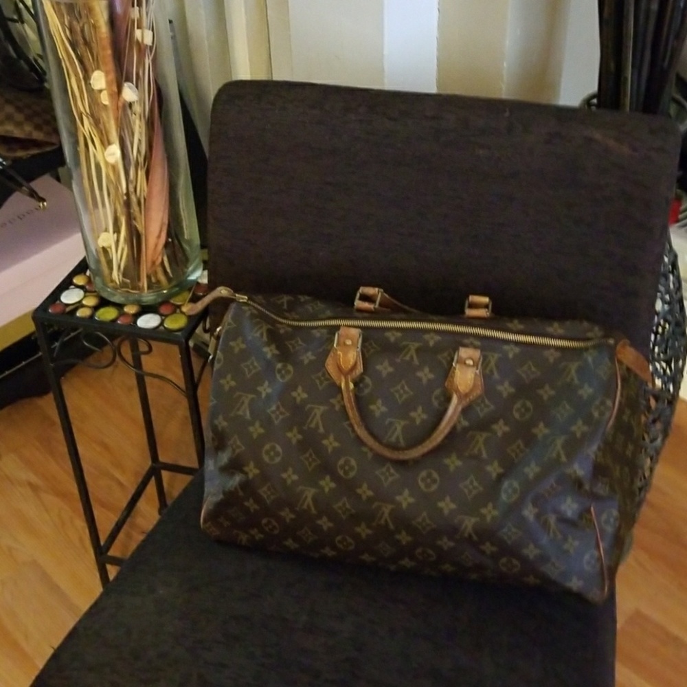 Louis Vuitton Brown Monogram Speedy 40 Satchel.